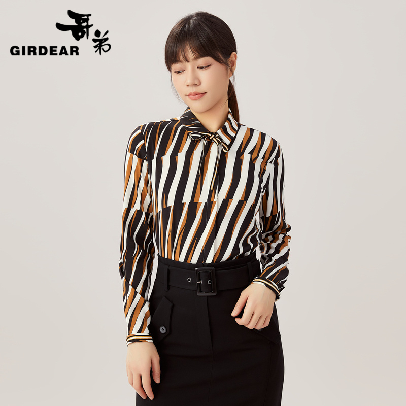 哥弟  浪漫知性设计感印花翻领飘带衬衣1300373