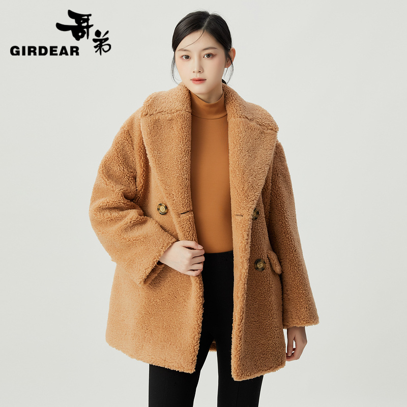 哥弟  时尚翻领廓形羔羊感外套1400658