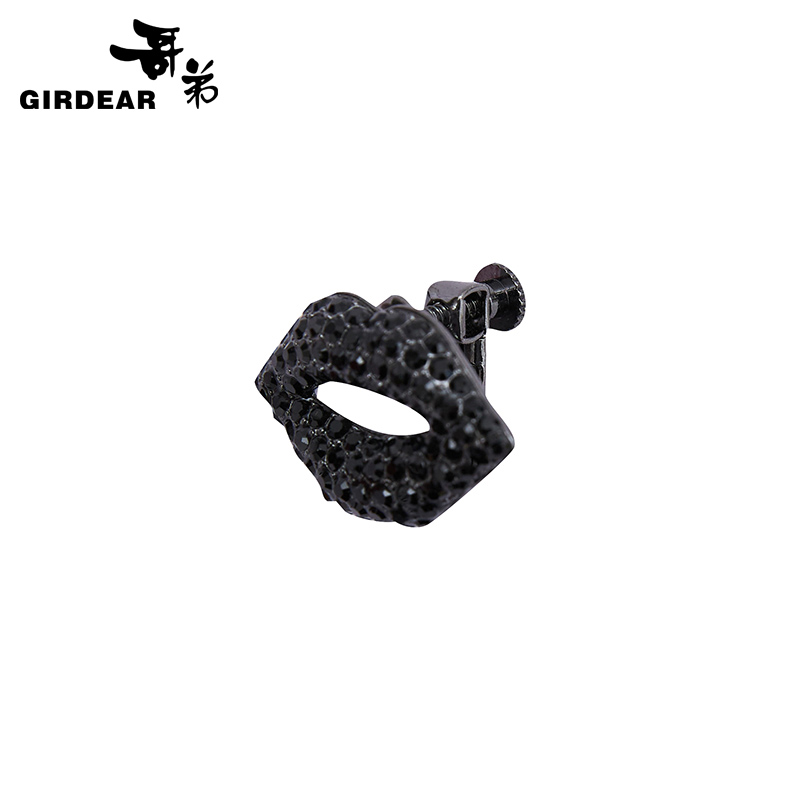 哥弟 时尚简约嘴唇耳夹1900069