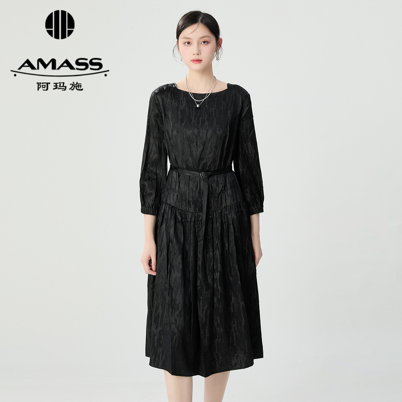阿玛施AMASS 国风新中式一字领抽褶肌理感中长款洋装5500548