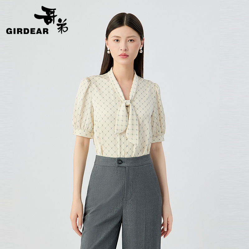 哥弟  复古洋气V领飘带灯笼袖衬衫130047